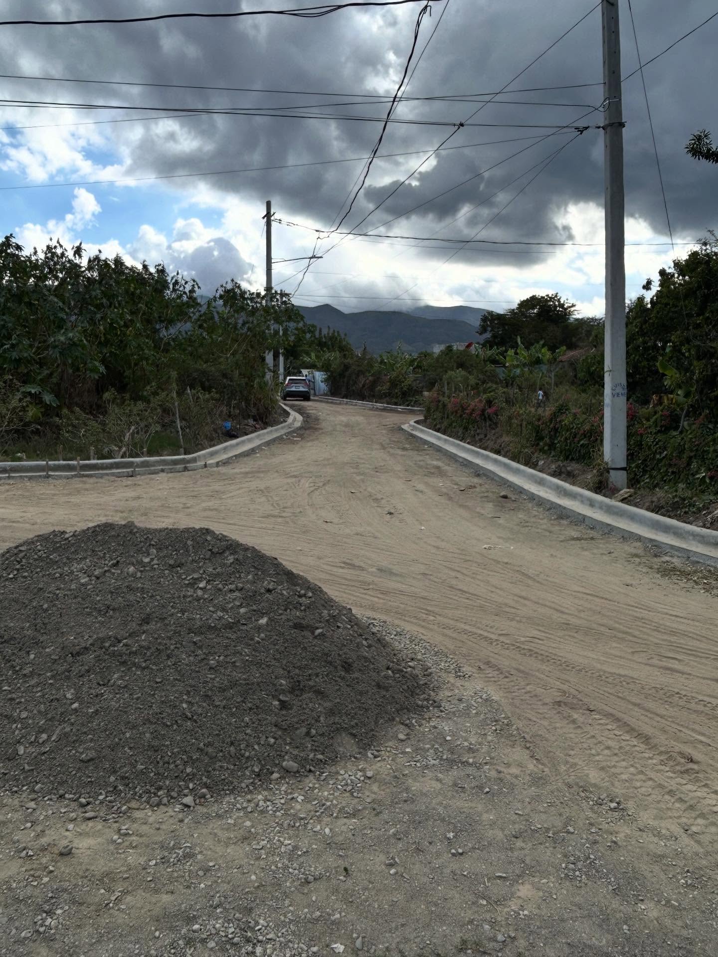 En Los Fundos seguimos transformando cada calle con la construcción de contenes