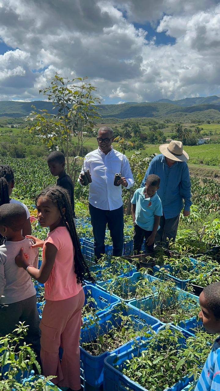 Alcalde Eddy Morillo comparte con niños de San Andrés en proyecto de educación ambiental
